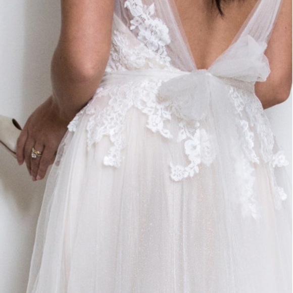 Enzoani Beautiful Bridal BT17-12 Wedding Gown size 4 - Picture 15 of 16